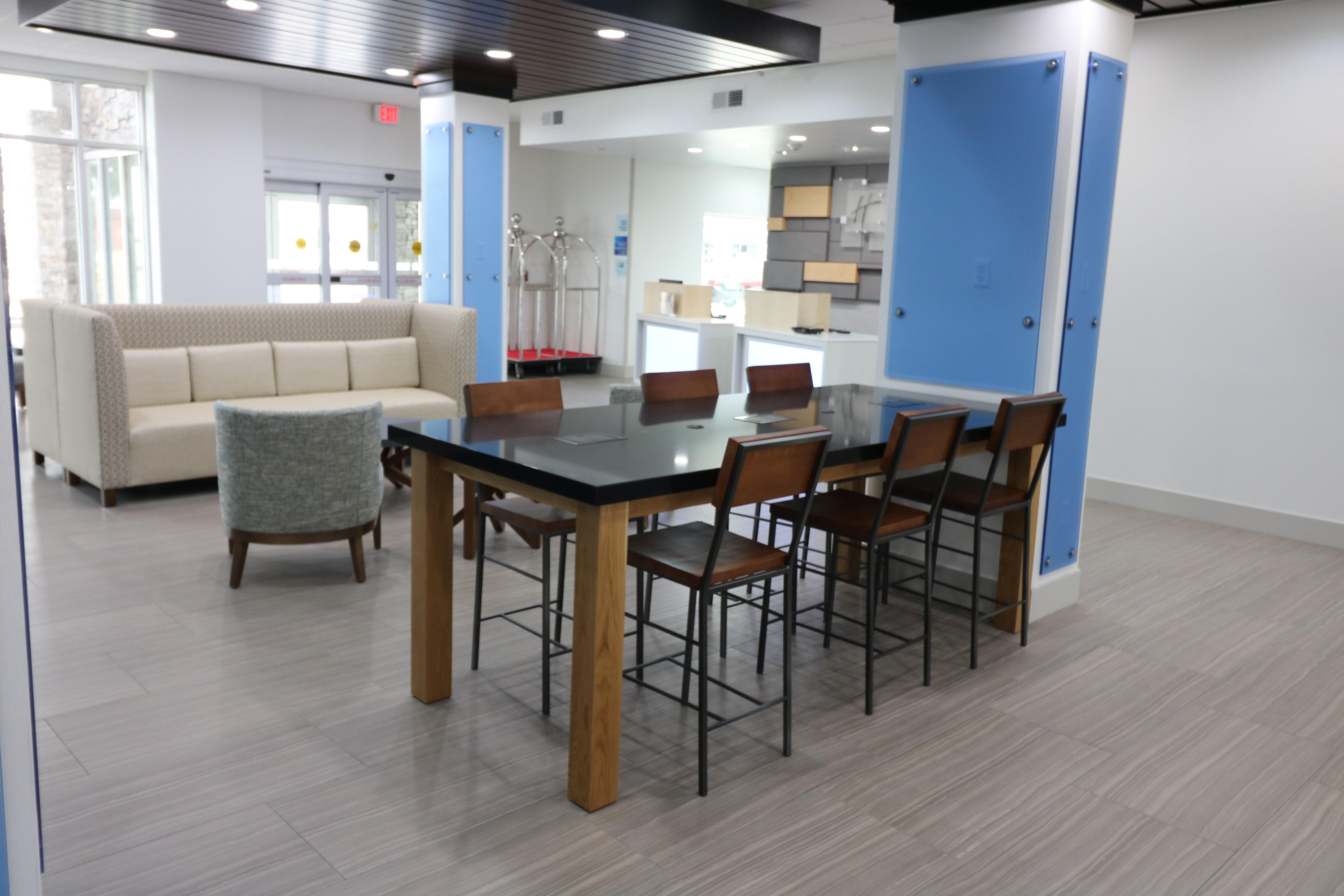 Holiday Inn Express & Suites - Coffeyville By Ihg Exterior foto