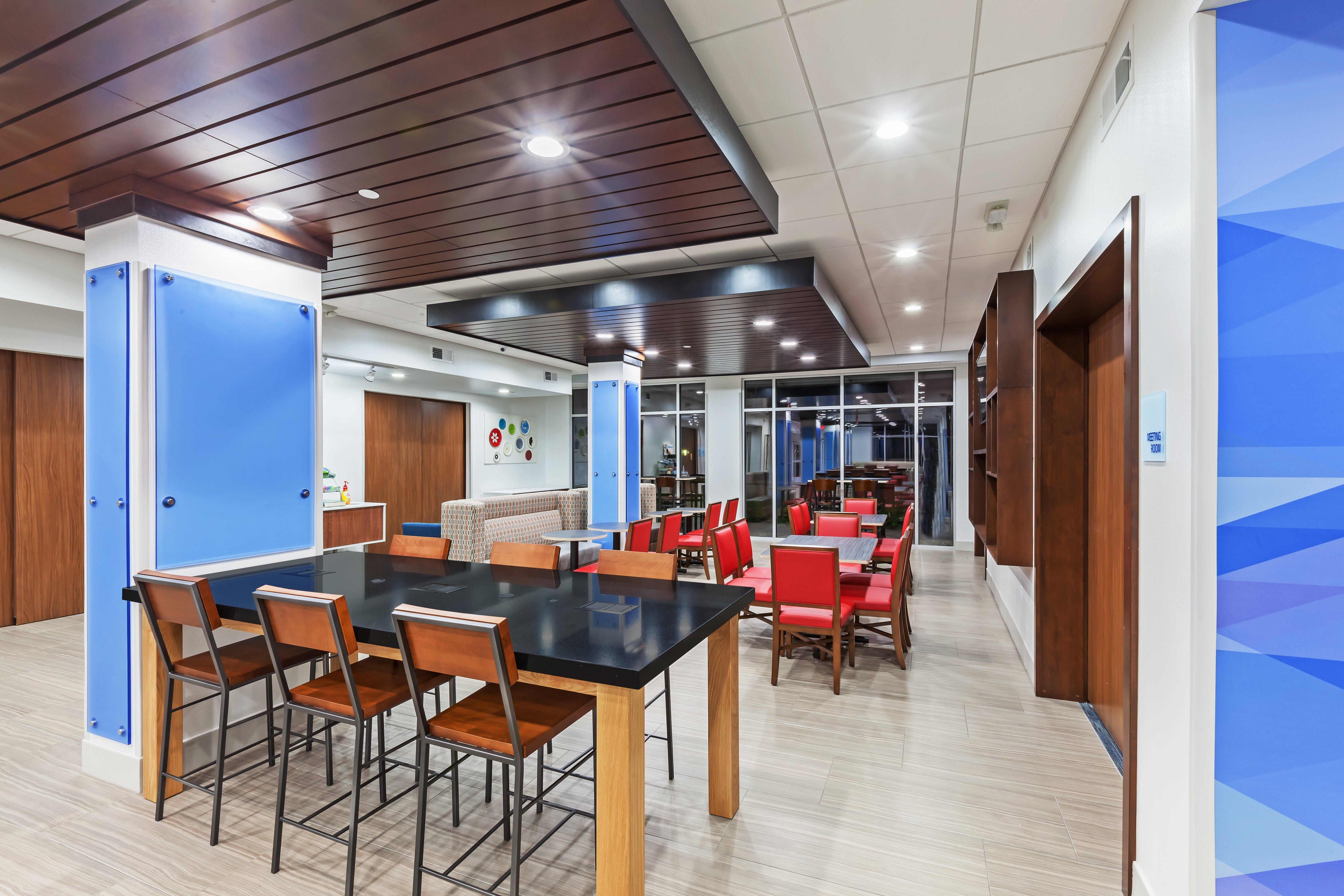 Holiday Inn Express & Suites - Coffeyville By Ihg Exterior foto