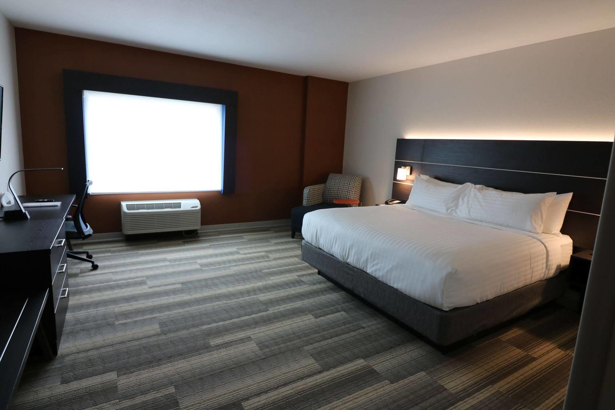 Holiday Inn Express & Suites - Coffeyville By Ihg Exterior foto