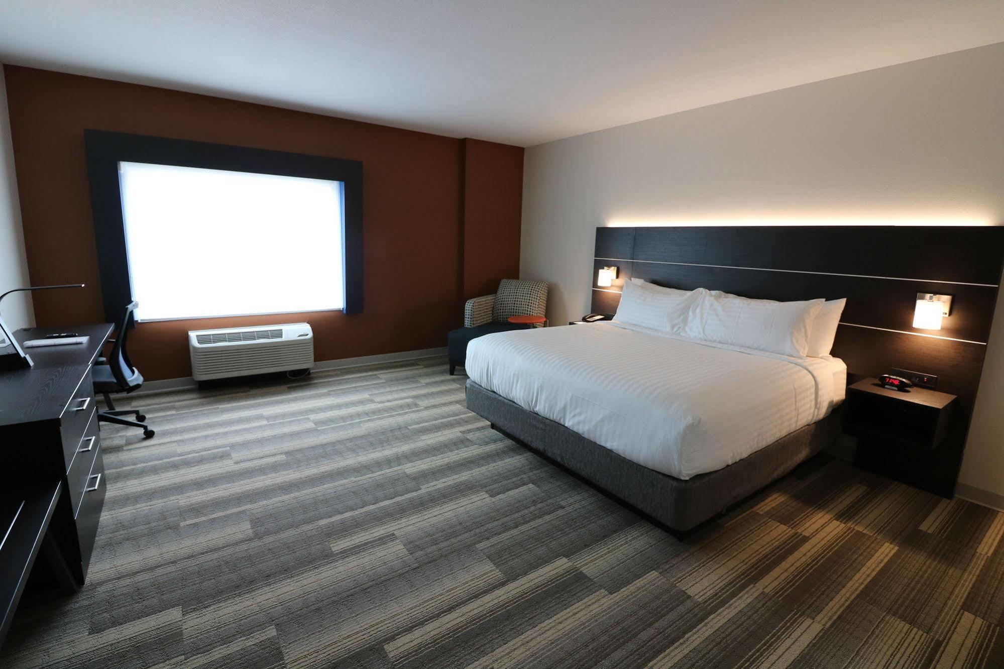 Holiday Inn Express & Suites - Coffeyville By Ihg Exterior foto
