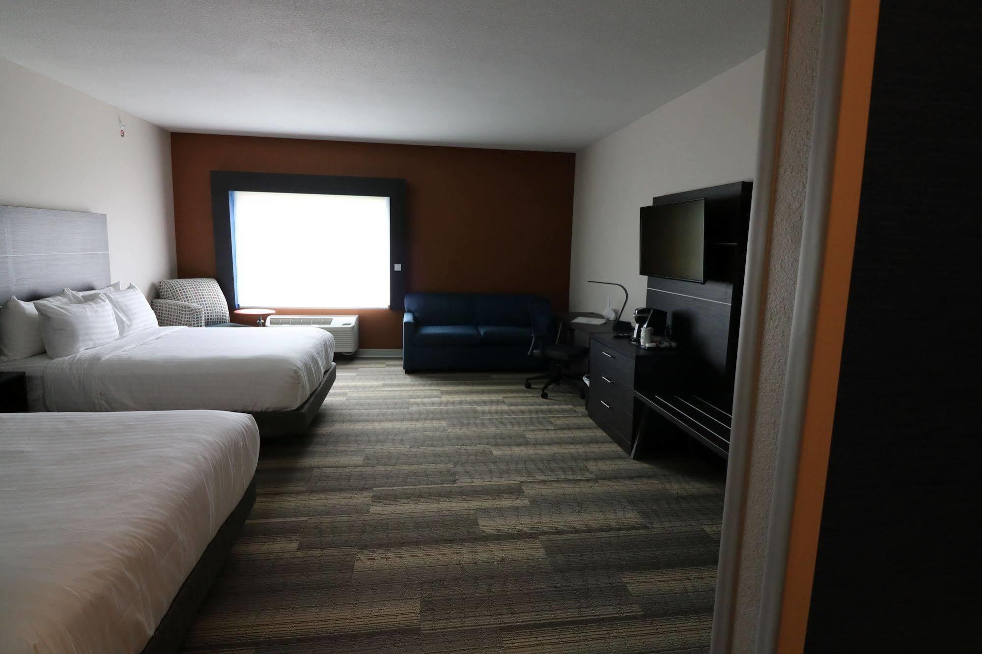 Holiday Inn Express & Suites - Coffeyville By Ihg Exterior foto